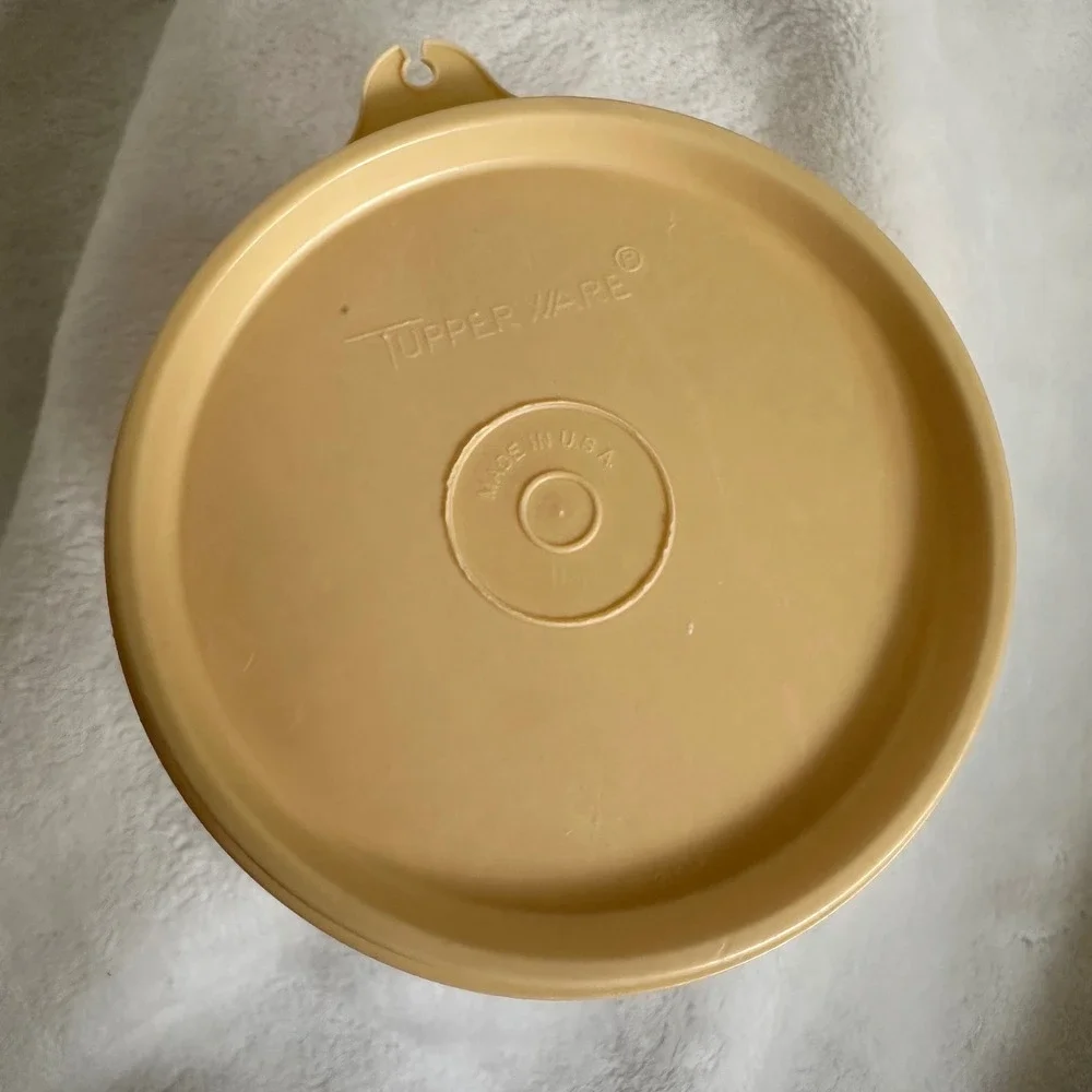 Vintage‎ Tupperware Wonderlier Bowl Almond Lid Tab Seal USA Made